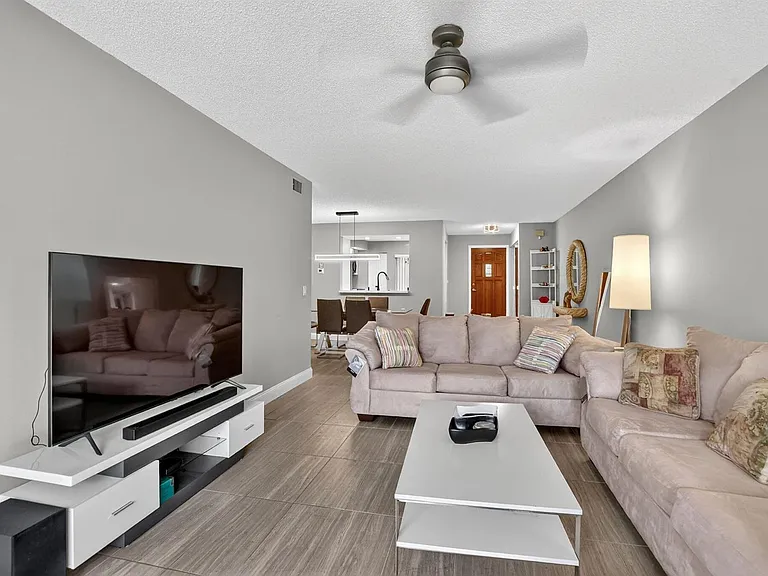7773 La Mirada Dr — Photo 11