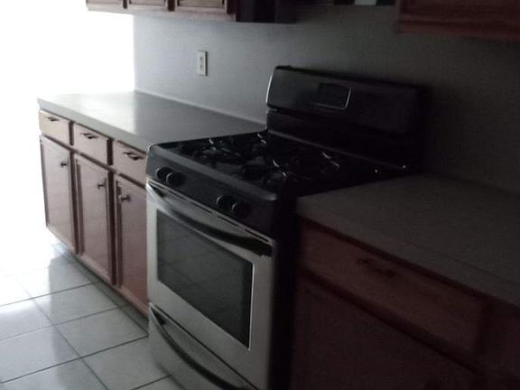 5th image of 8406 Leafdale Dr
