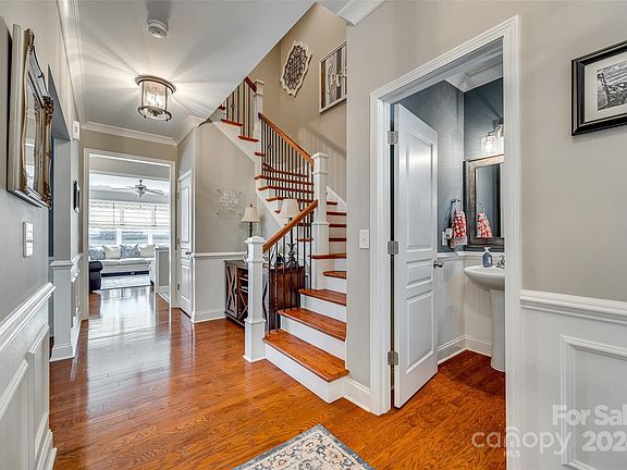 4th image of 658 Ann Carson Ct