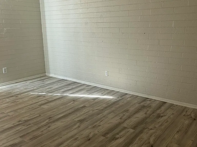 320 E Willetta St #7 — Photo 9
