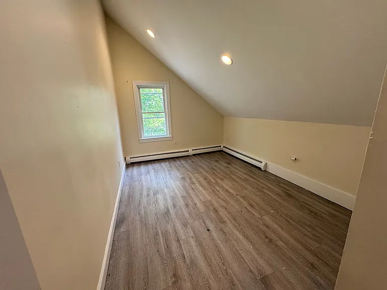 1-3 Yeaton Pl — Photo 9