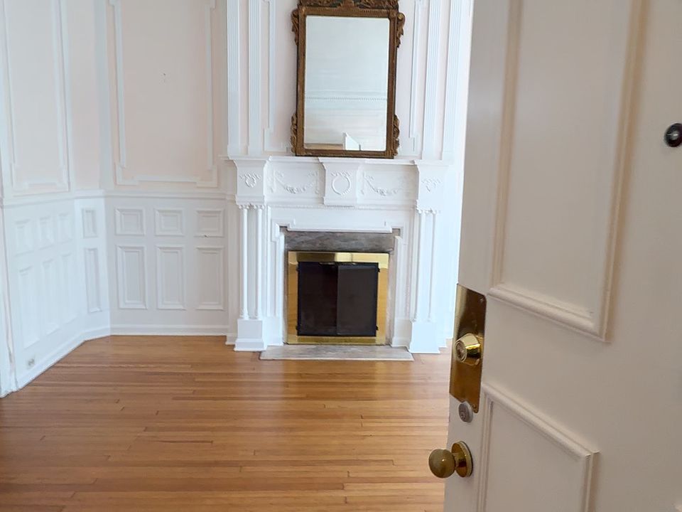 Room flow from Apt door through Living Room, Breakfast Room & Bedroom.