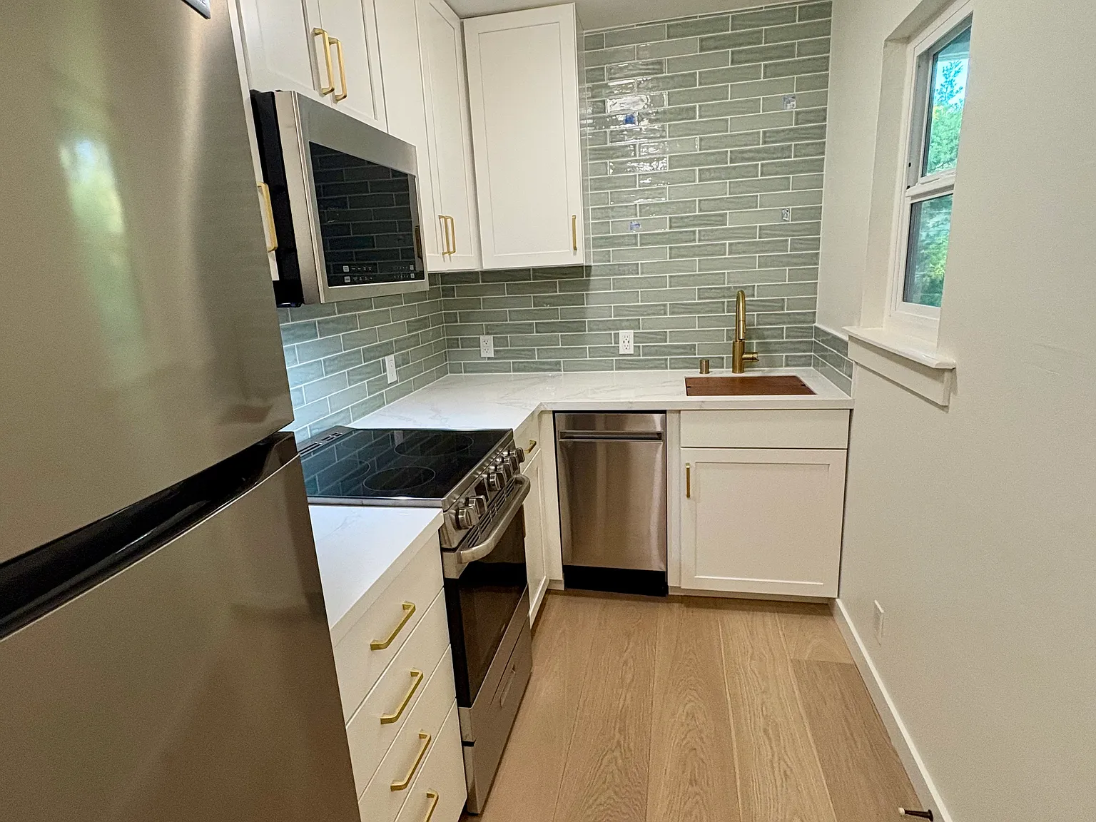 Studio, 420 sqft, $3,100 — Photo 1