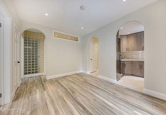 4th image of 401 E 62nd St APT 2