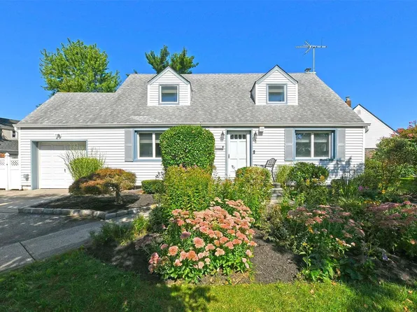 6 Joyce Road, Plainview, NY 11803
