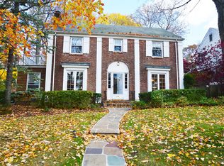 1 Ardsley Pl, Great Neck, NY 11021