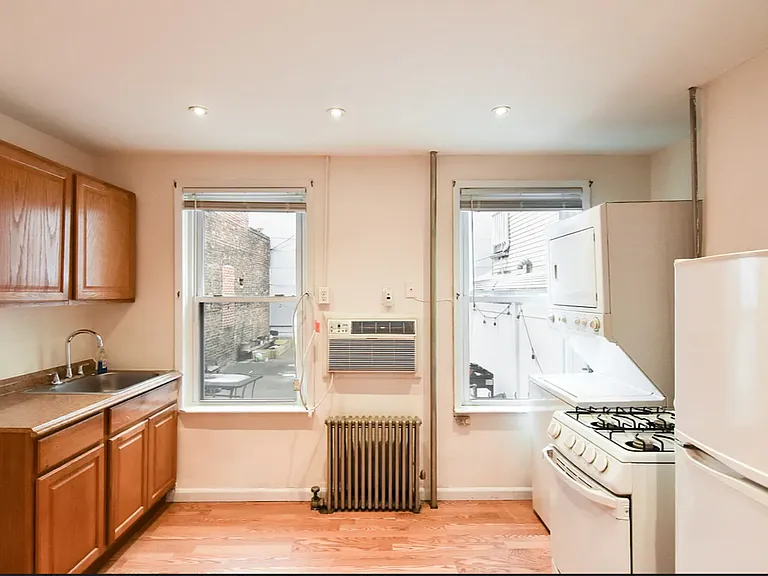 370 Graham Ave #1 — Photo 4