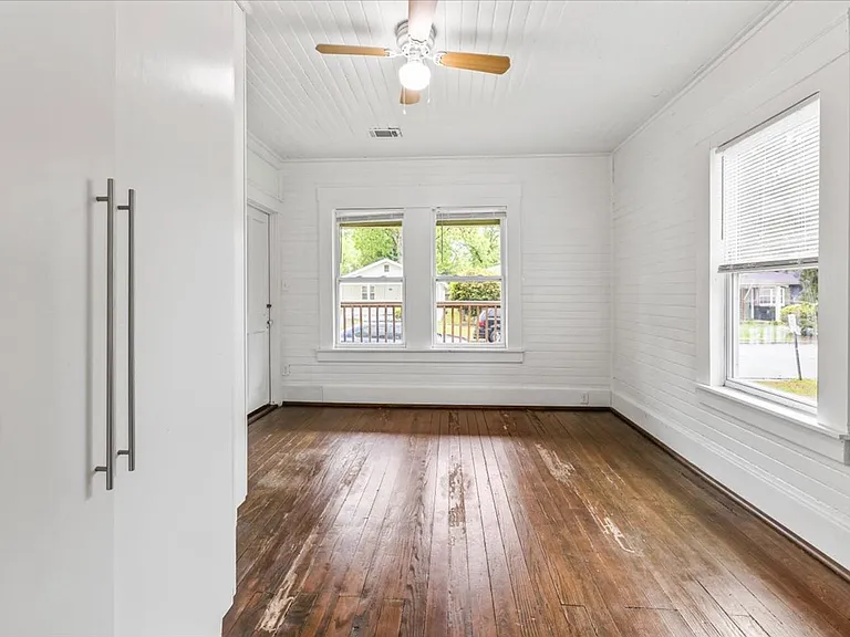 762 E Waldburg St — Photo 18