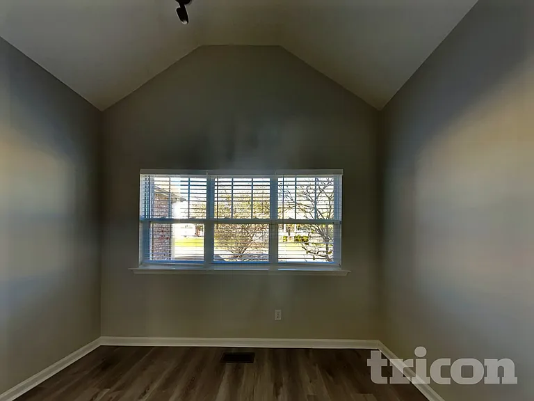 1638 Zurich Dr — Photo 4