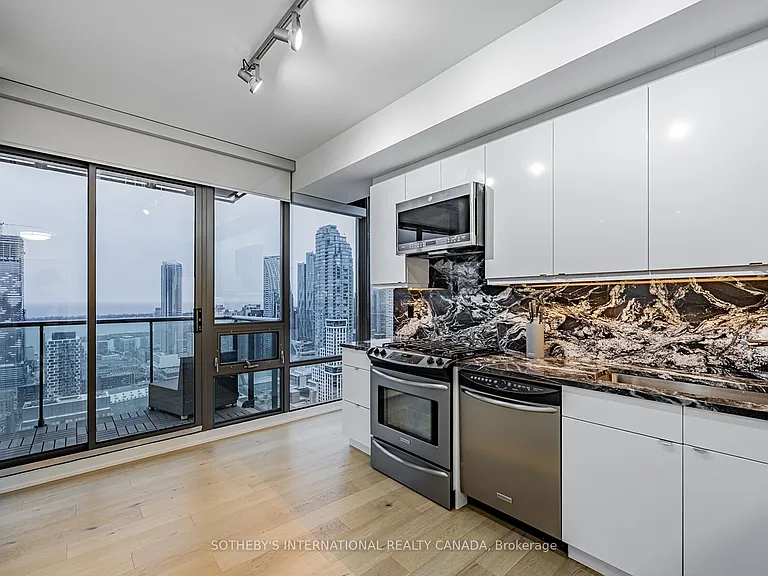 33 Lombard St #4301 — Photo 14