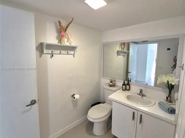 23106 Oxford Pl #D — Photo 13
