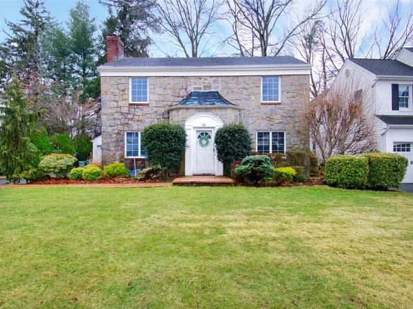 82 Wyatt Road, Garden City, NY 11530