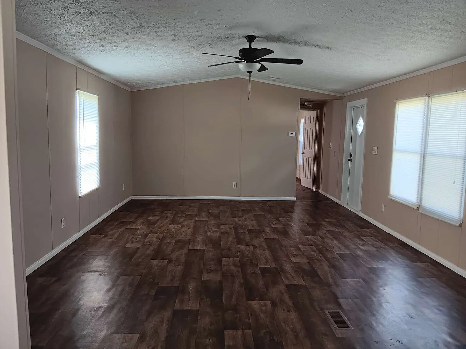2 bed, 2.0 bath, 1152 sqft, $1,100 — Photo 2