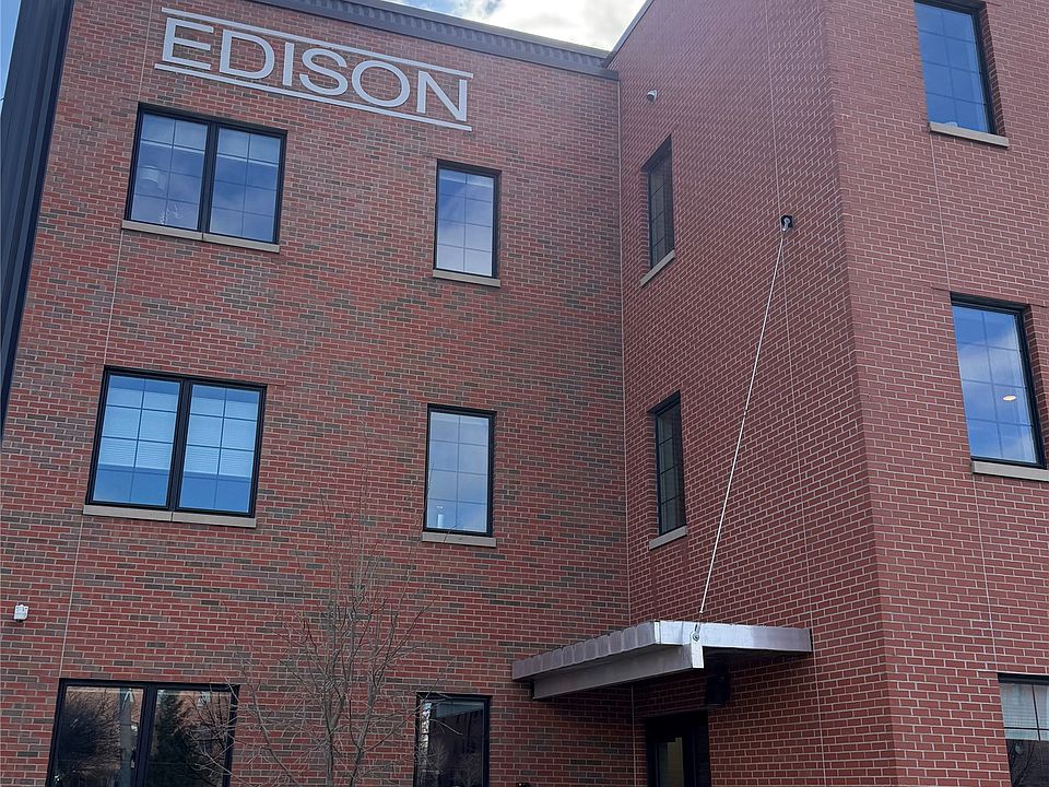 1st image of 450 SW 7th St #305