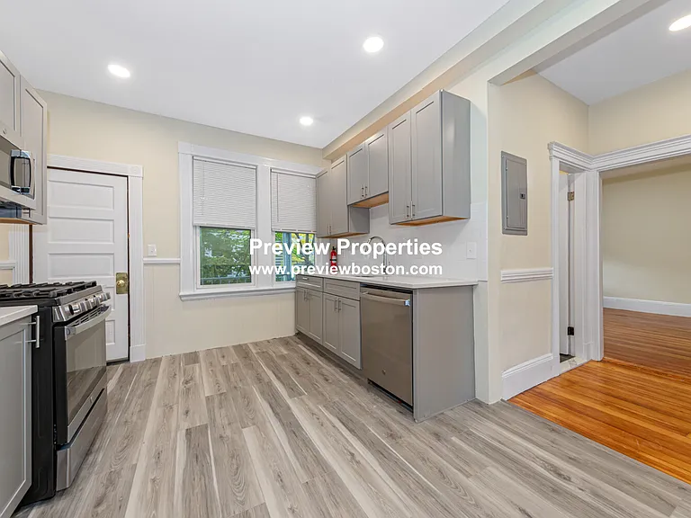Brackett St — Photo 3
