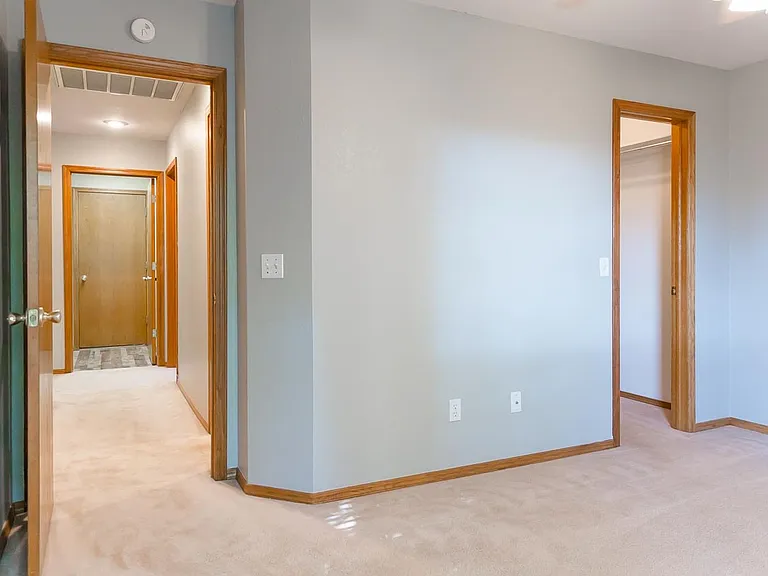 211 Oakdale Dr — Photo 5