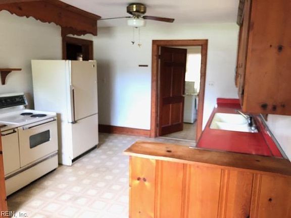 3rd image of 15432 Carrollton Blvd