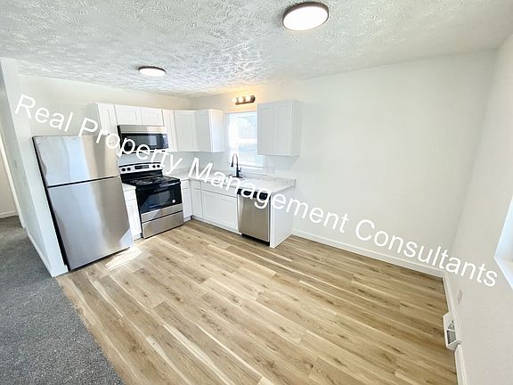 4th image of 1000 Twin Oaks Ter #17