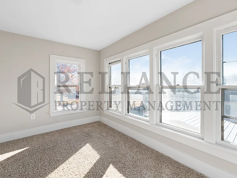 215 N King St — Photo 22