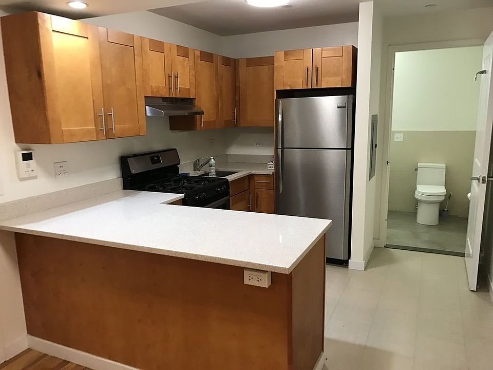 1st image of 2542 Crescent St #2FL