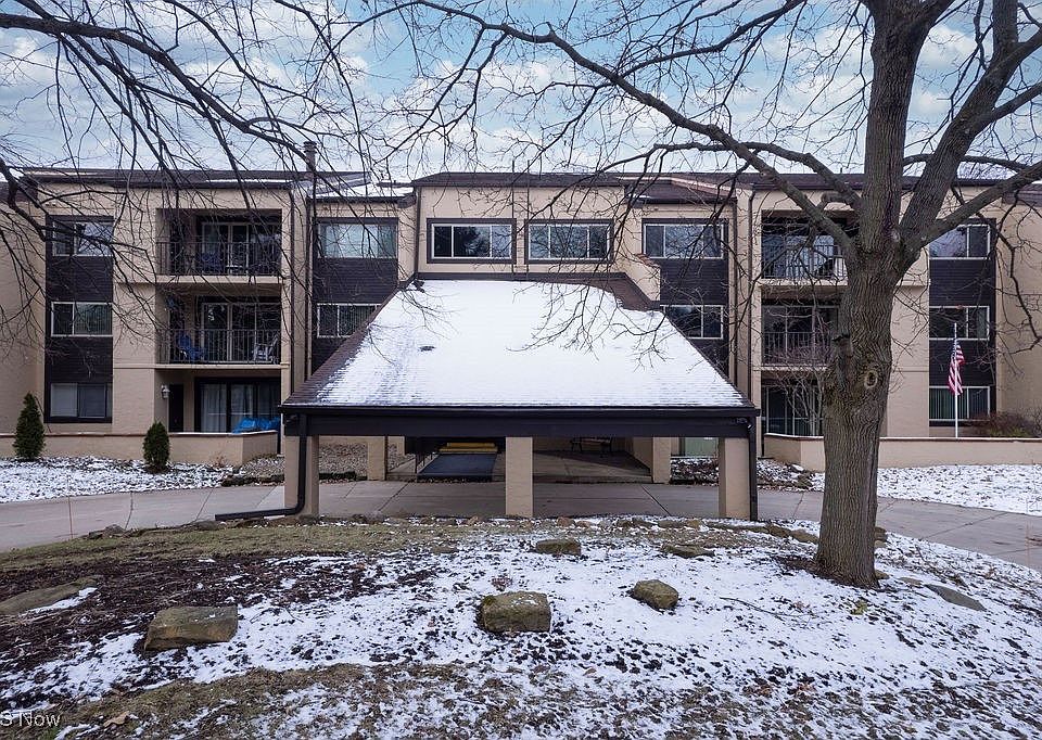 1st image of 171 Court Dr APT 301