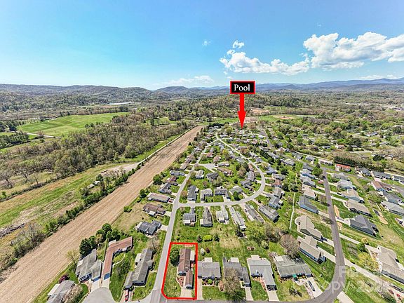 2nd image of 305 Riverwind Dr