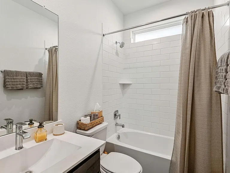 560 Newcomb Hollow Dr — Photo 9