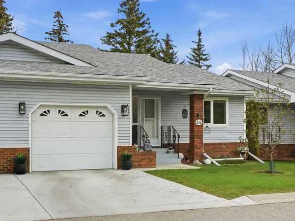 44 W Vandoos Gdns NW, Calgary, AB T3A 4W4
