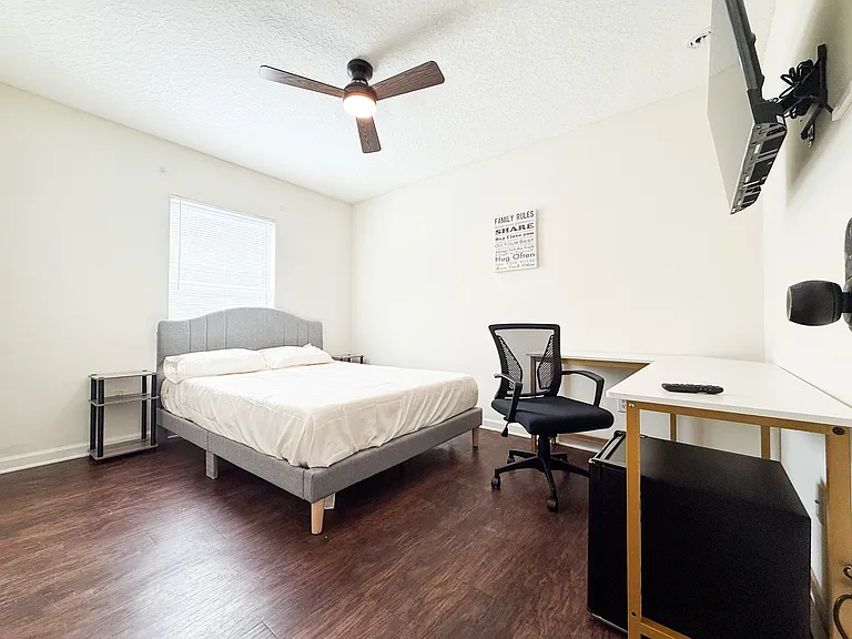 8486 Jasper Ave — Photo 7