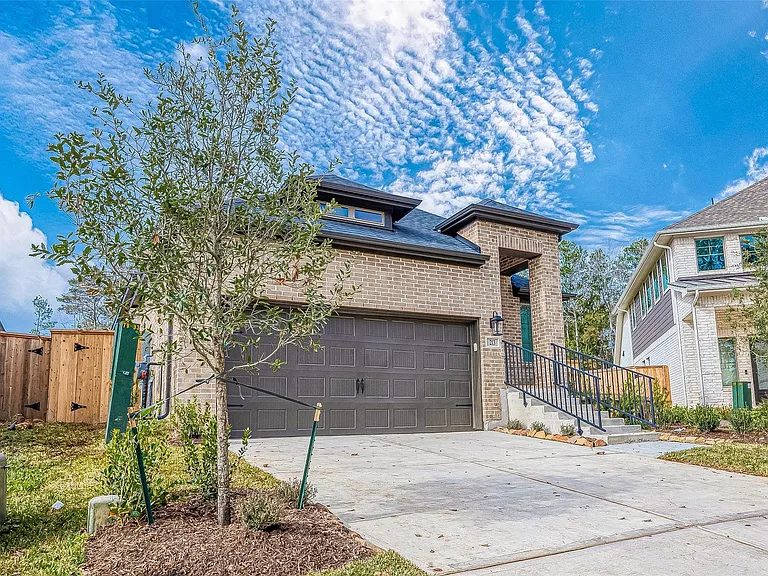 213 McCrea Ct — Photo 1