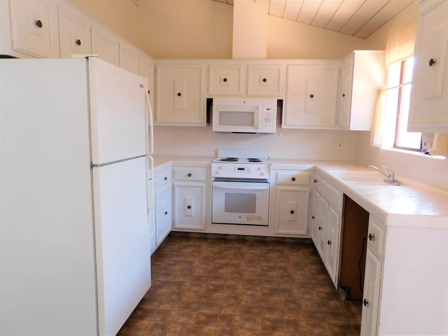 2 bed, 1224 sqft, $1,825 — Photo 3
