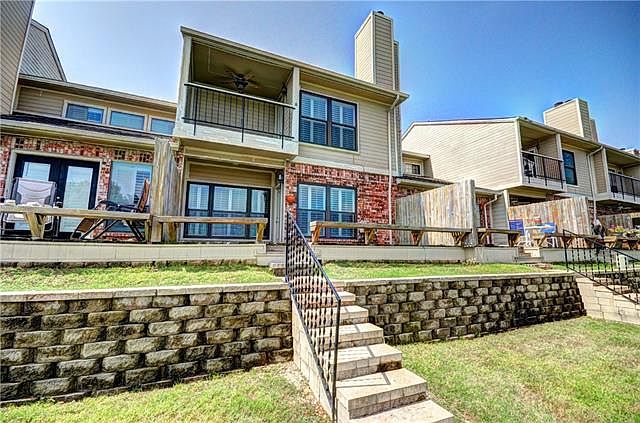 1st image of 205 Oakbrook Dr