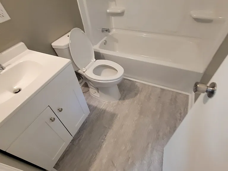 126 Hillside Dr — Photo 2