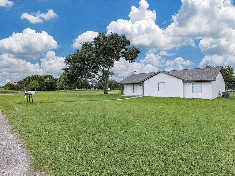 32242 Sky Lakes Dr — Photo 2