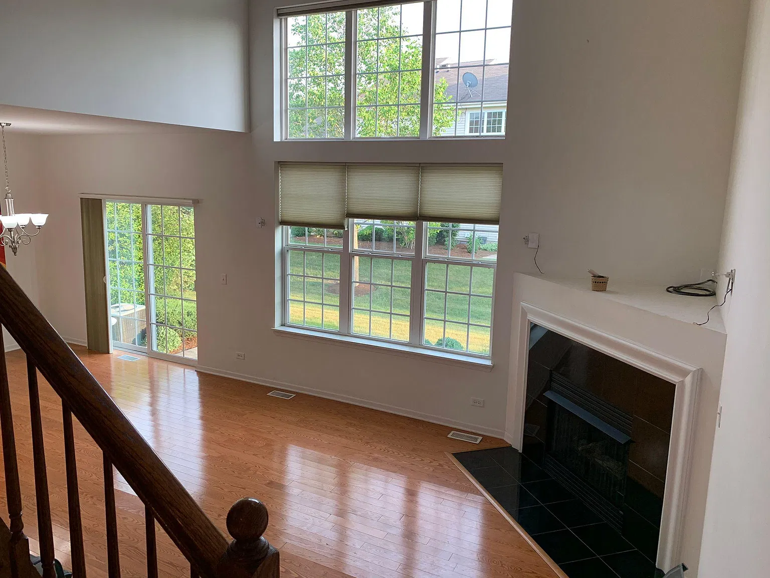 3 bed, 3.5 bath, 2250 sqft, $3,300 — Photo 4