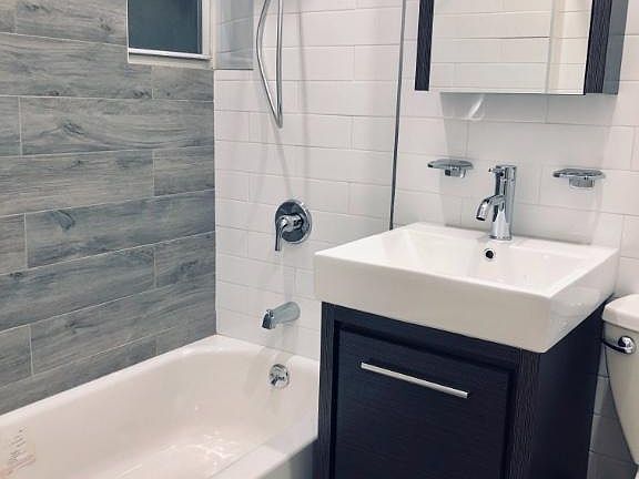 4th image of 306 E 71st St APT 4D