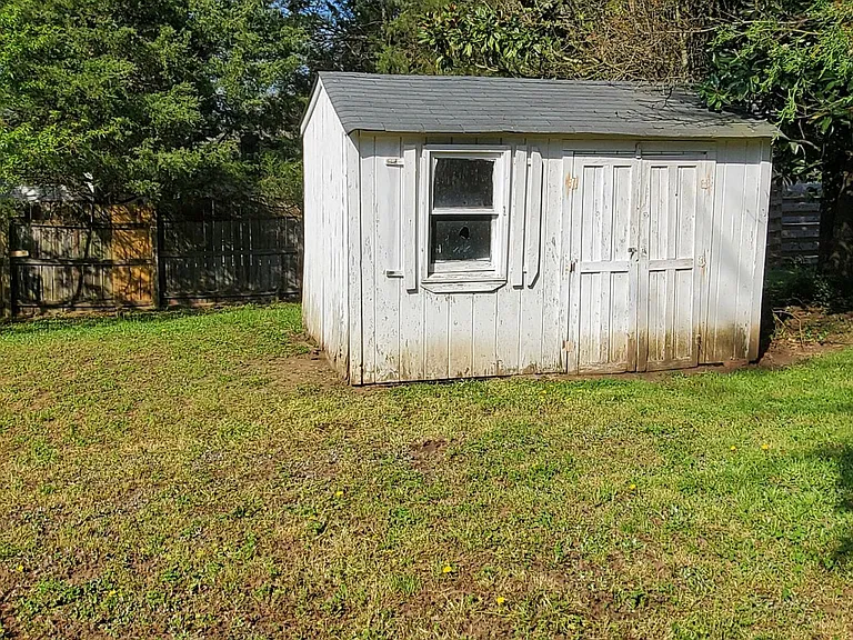 7402 Brigmore Dr — Photo 34