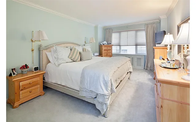 Sold by Douglas Elliman | media 14