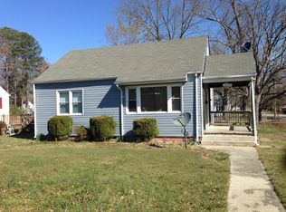 300 6th St, Blackstone, VA 23824
