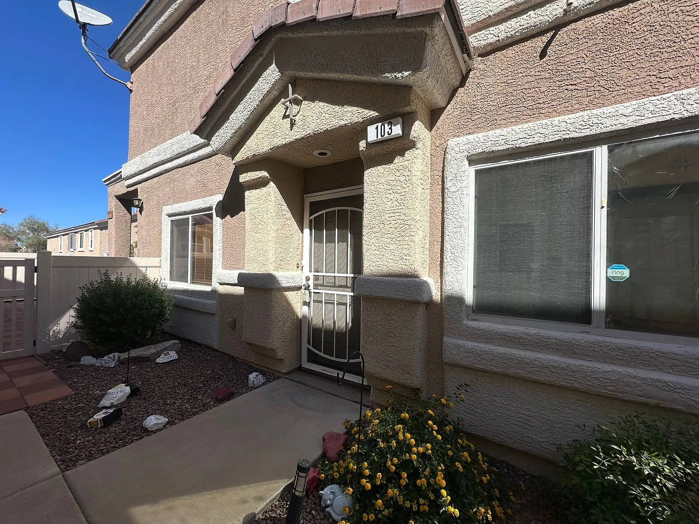 Gated 3-Bedroom Townhome with 2-Car Garage, Fenced Patio & Pool — Photo 2
