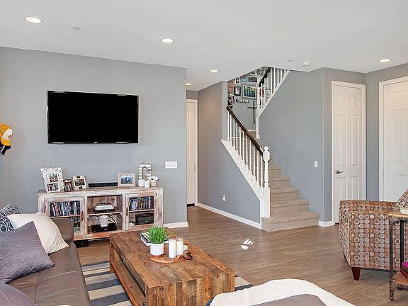 3rd image of 26259 Jasmine Ave