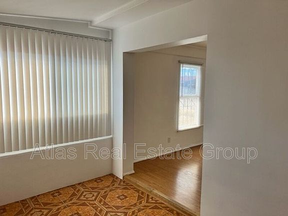 5th image of 1532 W Delaware St #1