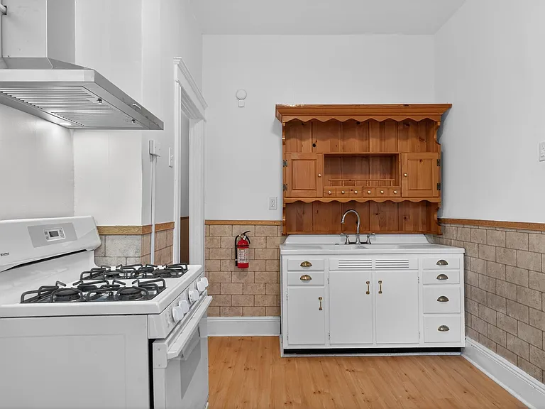 42 Duer Pl #2 — Photo 7