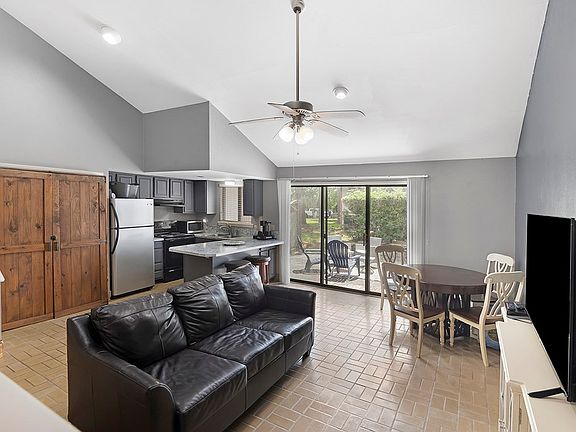 4th image of 404 Club Villa