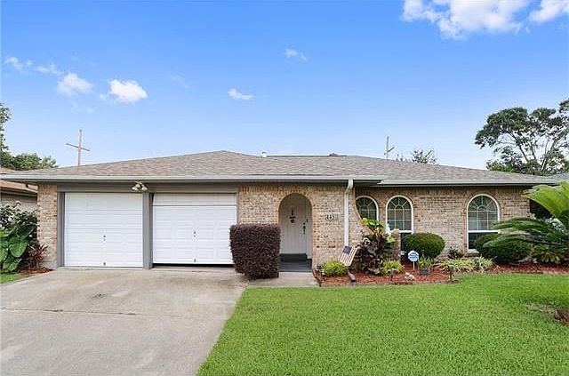 1st image of 445 Brookmeade Dr