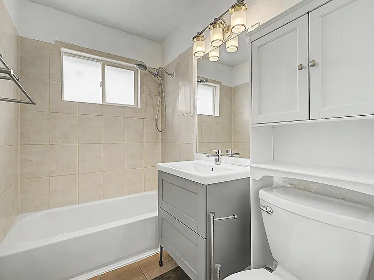 1762 Chester St — Photo 15