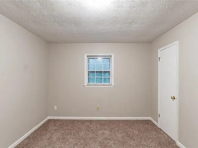 2047 Cliffton Ter — Photo 19