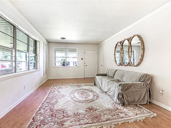 4th image of 2240 Hyman Pl