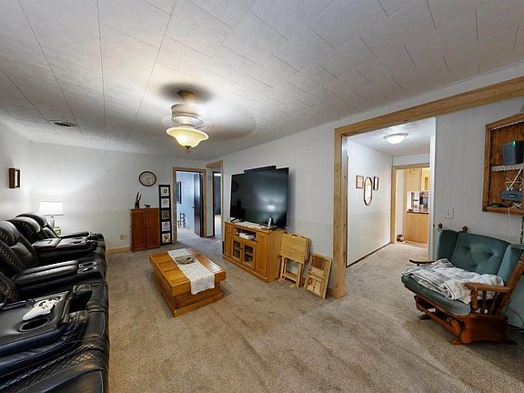 4th image of 220 2nd St
