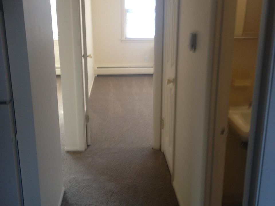 2nd image of 20 Ridge Dr APT 7